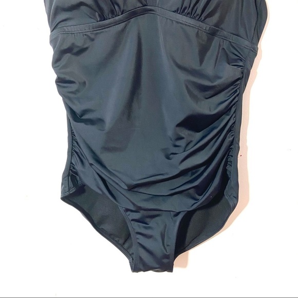 Swimsuits For All 1pc Scallop Halter V Neck Halter - Picture 6 of 10